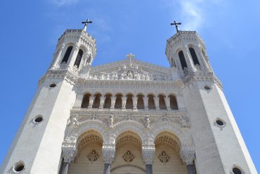 Photo de l'entrée de la Basilique Notre-Dame de Fourvière
