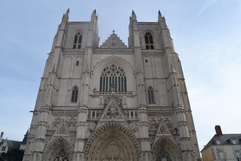 Photo du parvis de la cathédrale