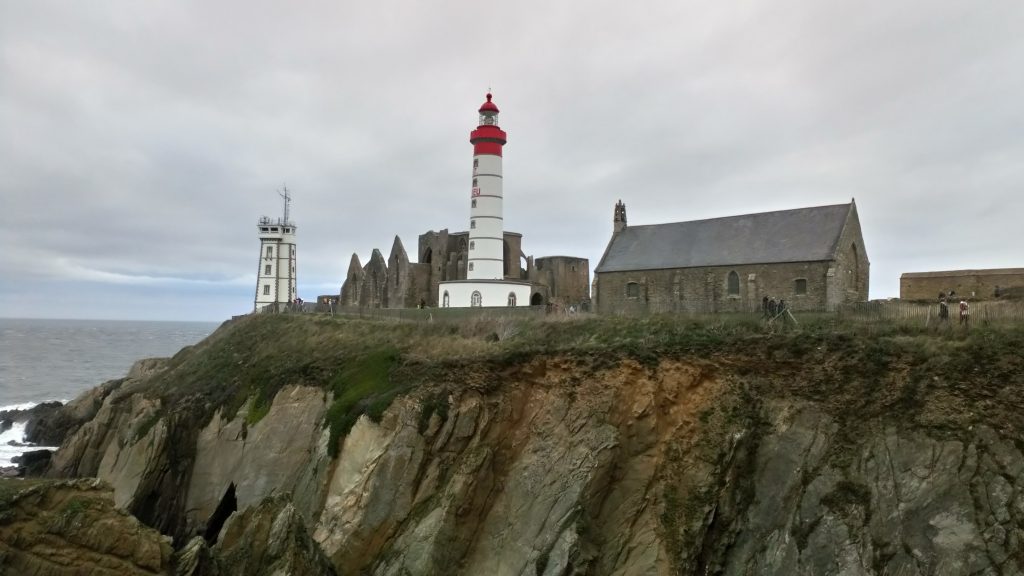 Photo du phare, de la chapelle et de l'ancienne abbaye de la Pointe-Saint Mathieu