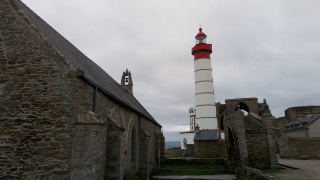 Photo de la chapelle et du phare