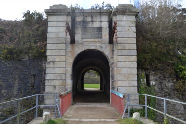 Entrée du Fort du Questel ave un pont-levis